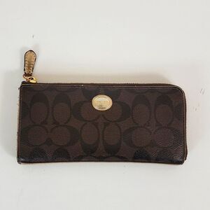 CoachPeyton Signature Slim Zip Around F50174.